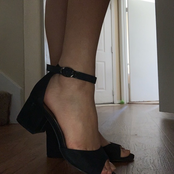 peep toe heels - Picture 3 of 5